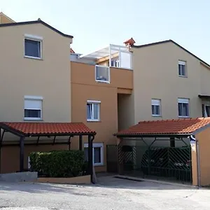 Appartamento Piranesi With A Parking Space Pola